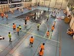 Vista aérea del polideportivo con múltiples actividades deportivas en curso