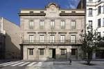 Vista exterior de la Casa Consulado en A Coruña, edificio histórico de piedra