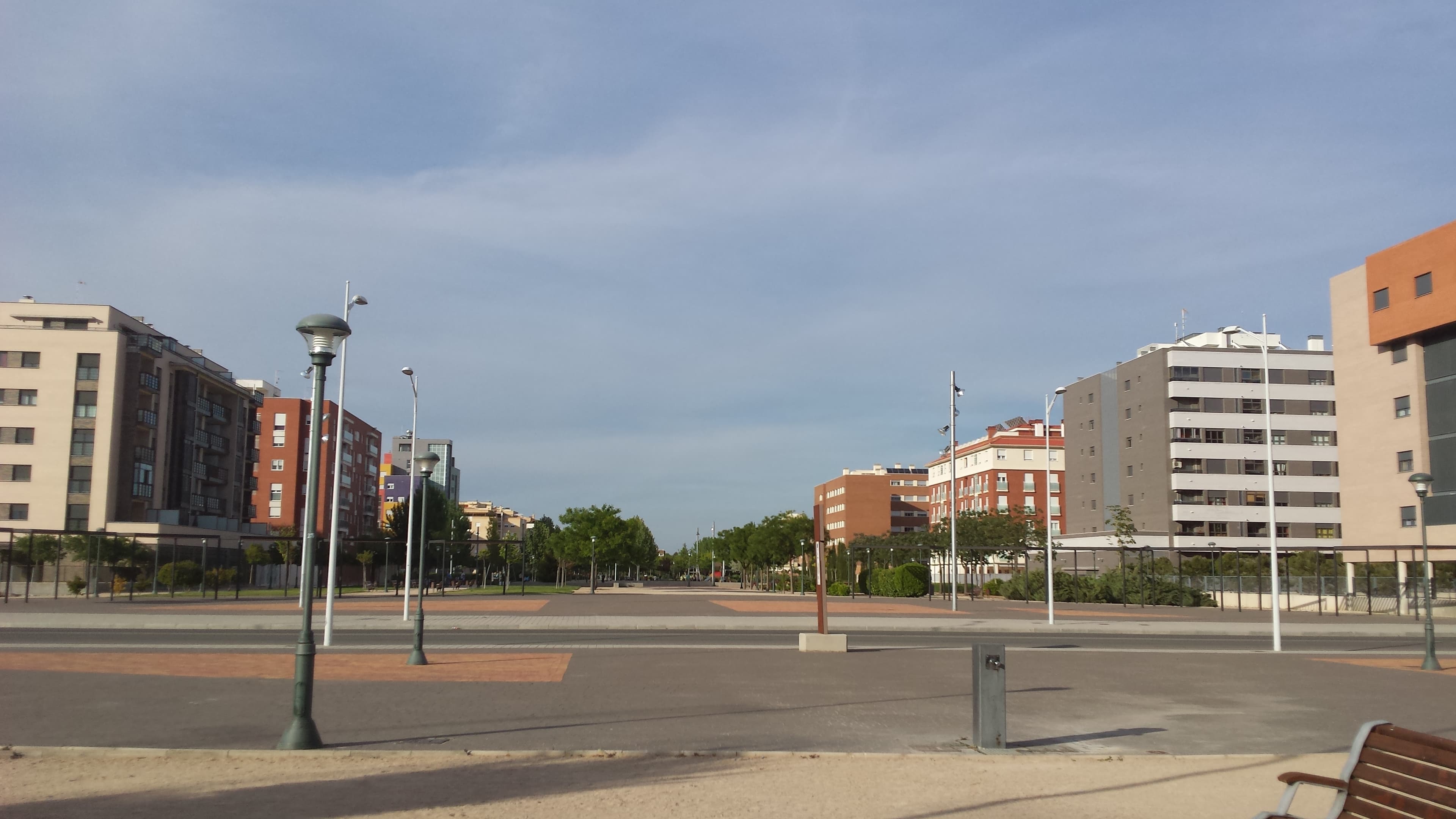 File:Parque de los Cuentos. Barrio Imaginalia. Albacete.jpg ...