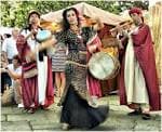 Actuación de danza y música medieval con tambores