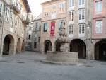 Plaza do Campo con la fuente y edificios históricos