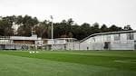 Vista de los campos de entrenamiento y edificios del complejo deportivo