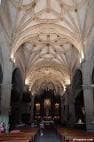 Interior de la nave central de la Basílica con bóvedas de crucería