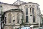 Vista lateral de la Iglesia de San Pedro en Lugo con sus ventanales