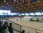 Interior de la pista cubierta de Casas Novas durante un evento ecuestre