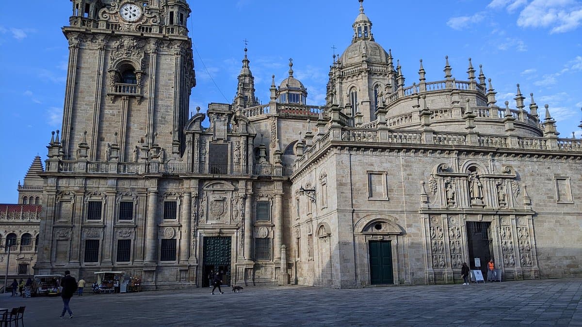Fachada principal de la Catedral de Santiago de Compostela desde la Praza da Quintana