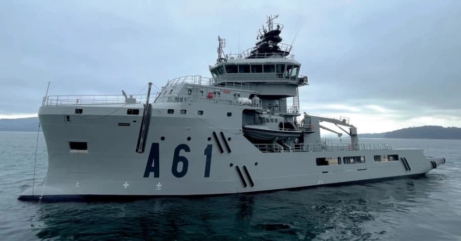 Buque Multipropósito Carnota (A-61) navegando en aguas abiertas