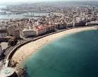 Vista aérea de la playa de Riazor y el Paseo Marítimo de A Coruña