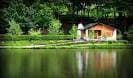 Encantadora cabaña de madera a orillas del Lago de Castiñeiras