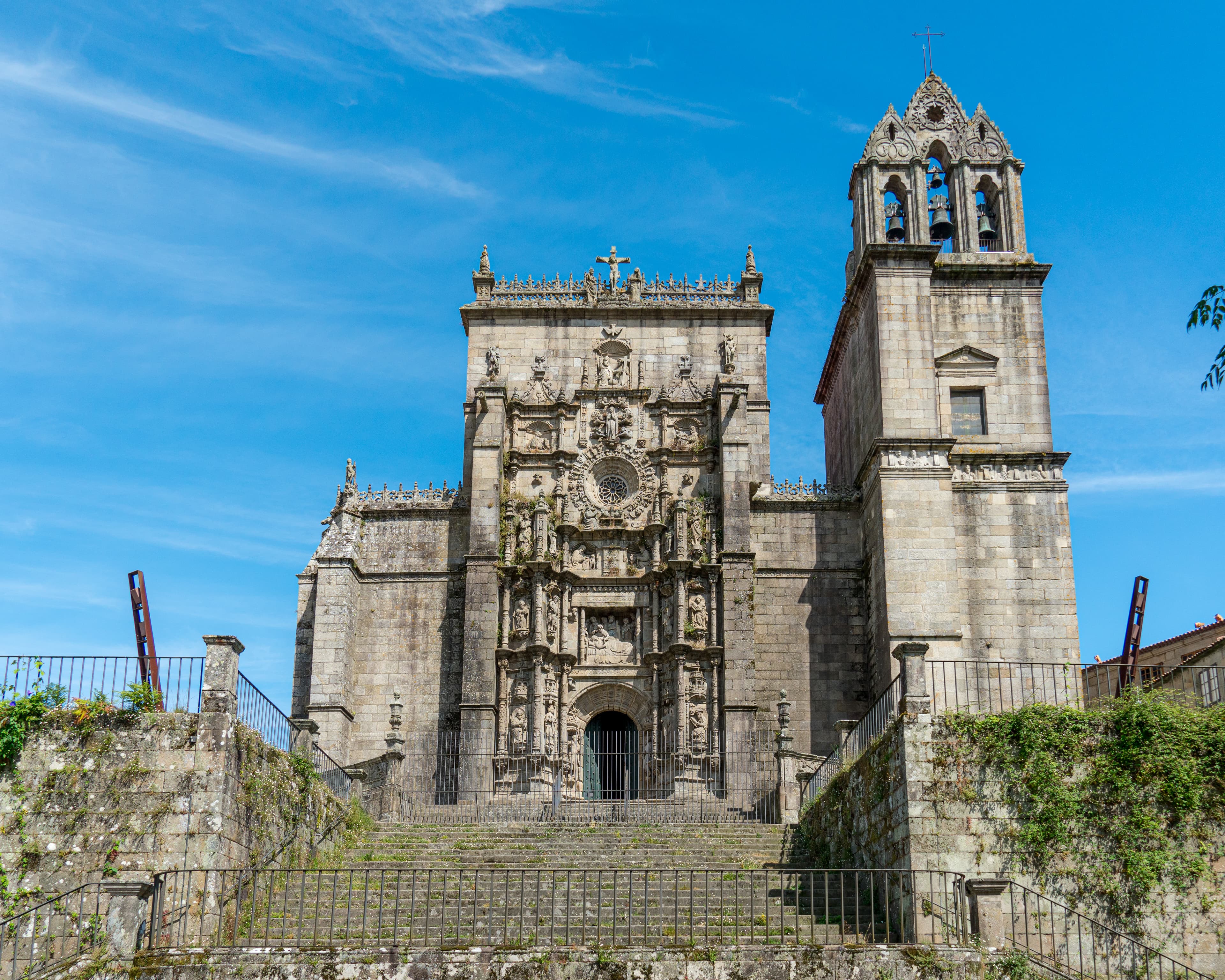 Vista frontal de la fachada principal de la Basílica de Santa María la Mayor
