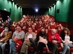 Interior del auditorio del Cine Duplex con público durante un evento