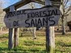 Cartel de bienvenida al Parque Forestal de Saiáns