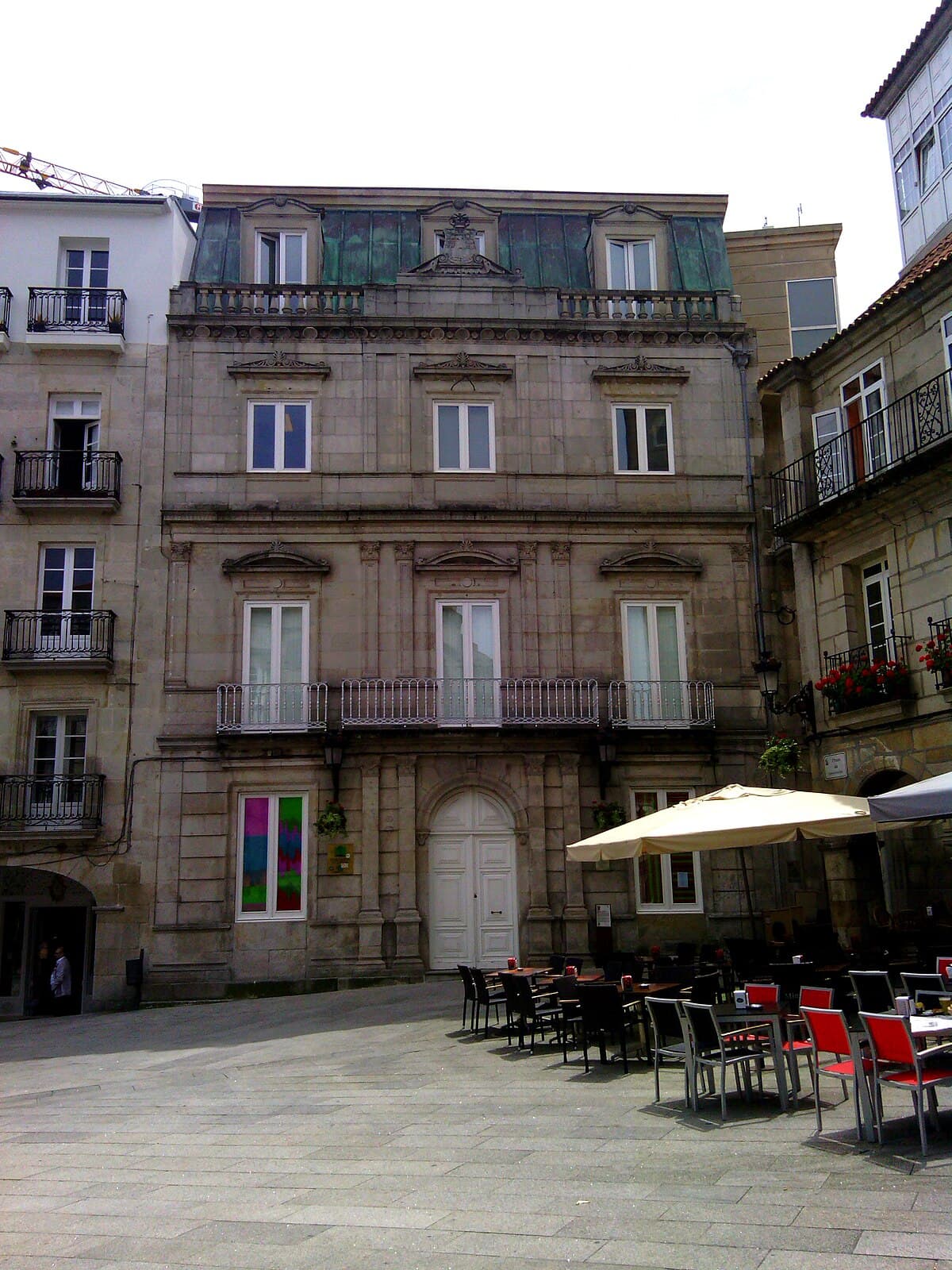Vista exterior de la Casa Galega da Cultura en la Plaza de la Constitución