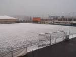 Vista del campo de fútbol A Cheda cubierto de nieve