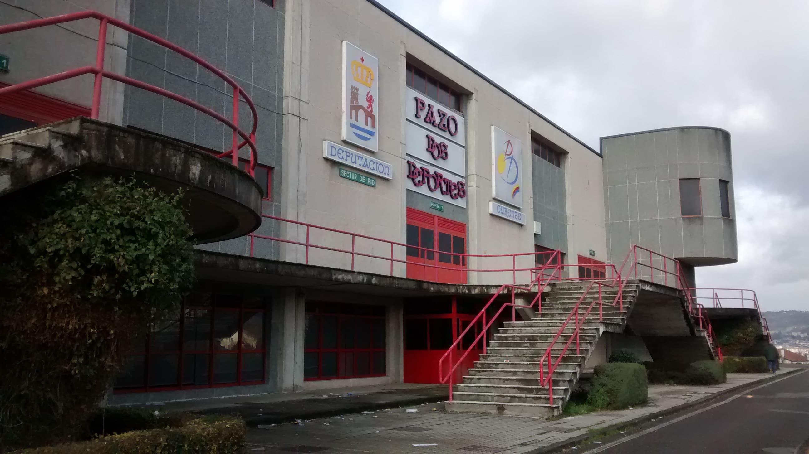 Vista exterior del Pazo dos Deportes Paco Paz