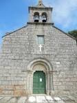 Entrada principal y campanario de la Iglesia de San Martiño de Tiobre