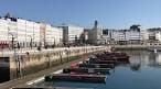 Vista panorámica del puerto de A Coruña y los edificios de La Marina