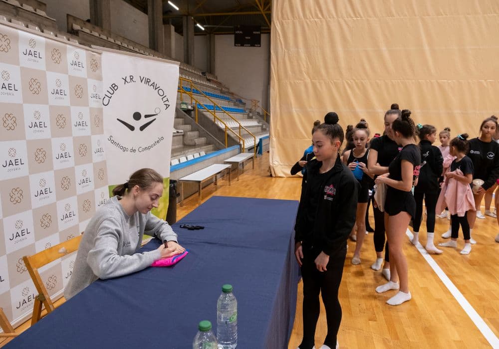 Clase maestra de gimnasia rítmica con Tara Dragas