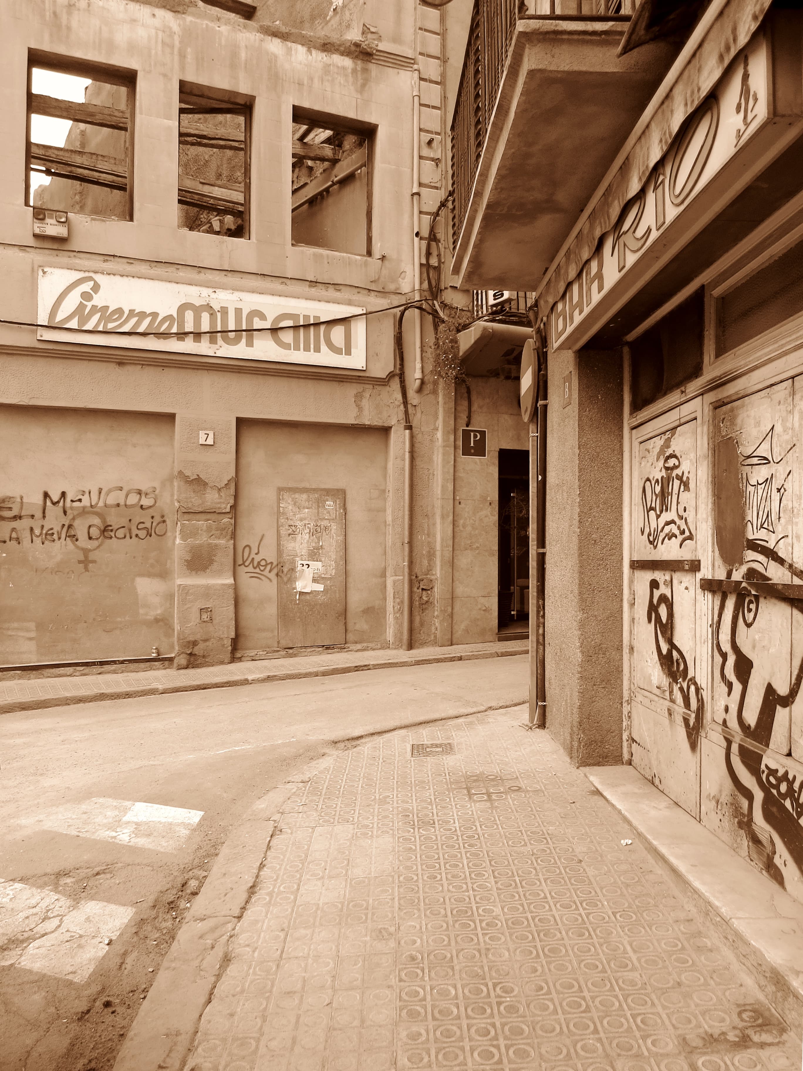 File:Manresa - Carrer de Sant Andreu - Cinema Muralla - 20160122 ...