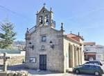 Vista frontal de la Iglesia de San Cristóbal de Candeán con su campanario