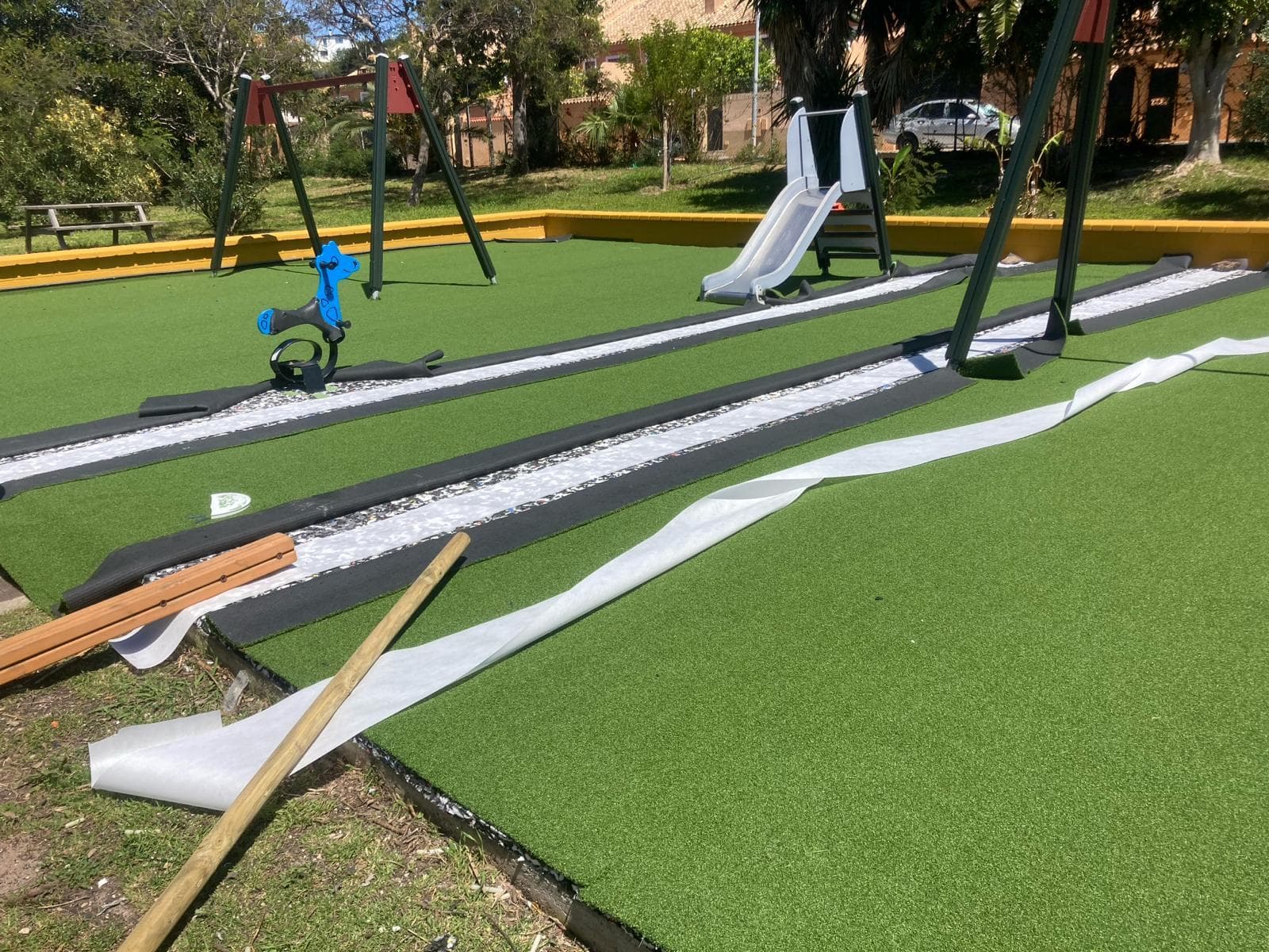 El Ayuntamiento comienza la sustitución de los suelos de caucho de ...