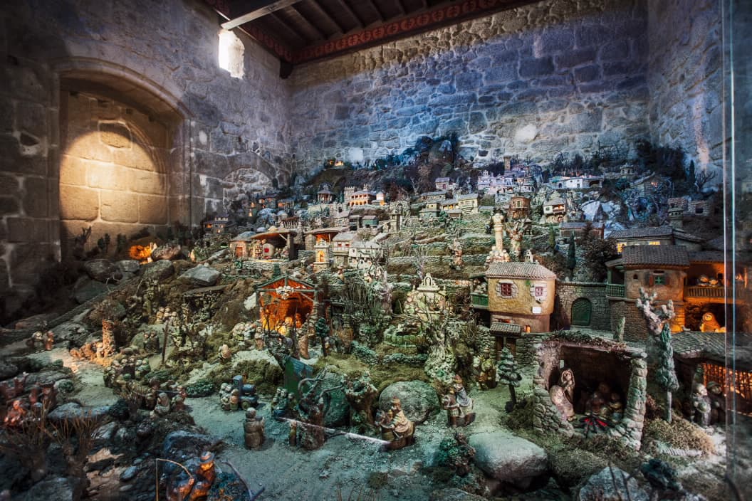 Vista panorámica del Belén de Arturo Baltar con iluminación ambiental