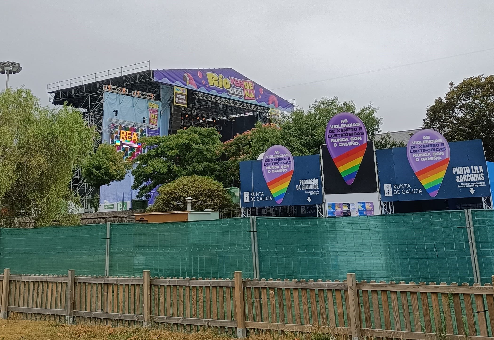 Vista exterior del escenario principal del Río Verbena Fest
