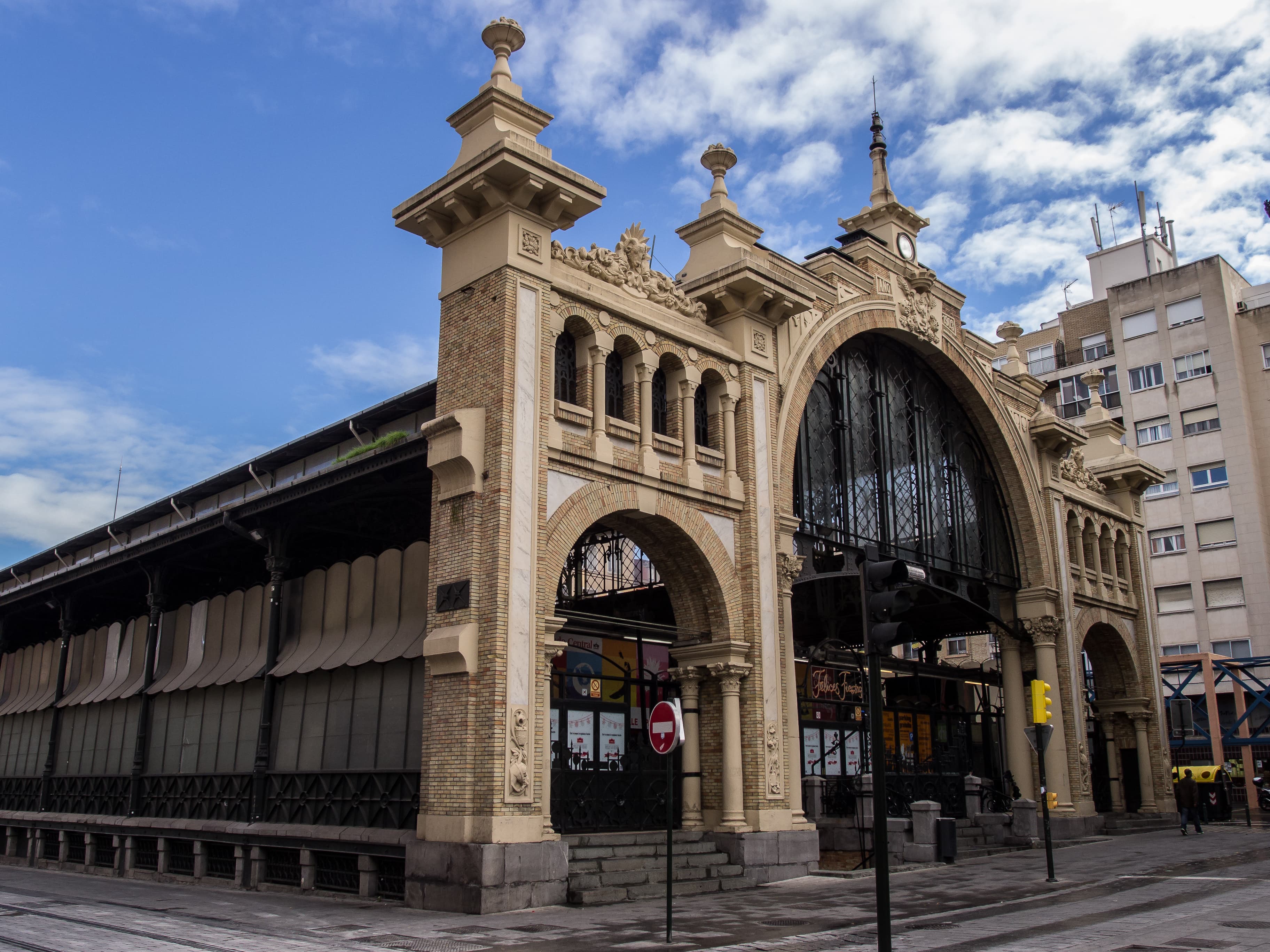 File:Mercado Central-Zaragoza - PC281634.jpg - Wikimedia Commons