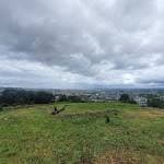 Vista panorámica del Castro de Elviña con la ciudad de A Coruña al fondo