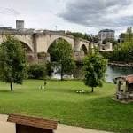 Vista panorámica del Parque Miño con el Puente Romano y el río Miño