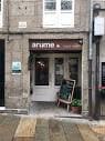 Fachada y entrada principal del Café Arume en Santiago de Compostela.