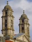 Detalle de las torres campanario de la Concatedral de Santa María de Vigo
