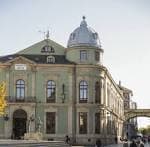 Círculo de las Artes con luz cálida de atardecer o amanecer