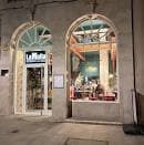 Fachada exterior del restaurante La Mafia se sienta a la Mesa en Vigo