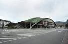 Fachada exterior del Palacio de los Deportes de Oviedo en un día nublado