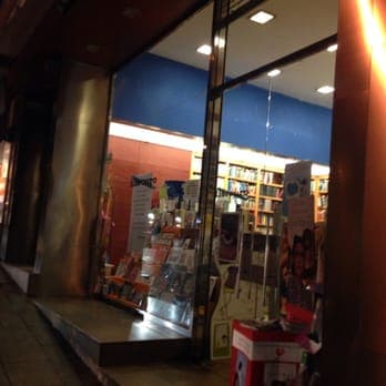 Vista exterior de la Librería Librouro
