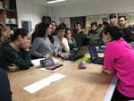 Sala de reuniones o taller del IES Urbano Lugrís con grupo de trabajo