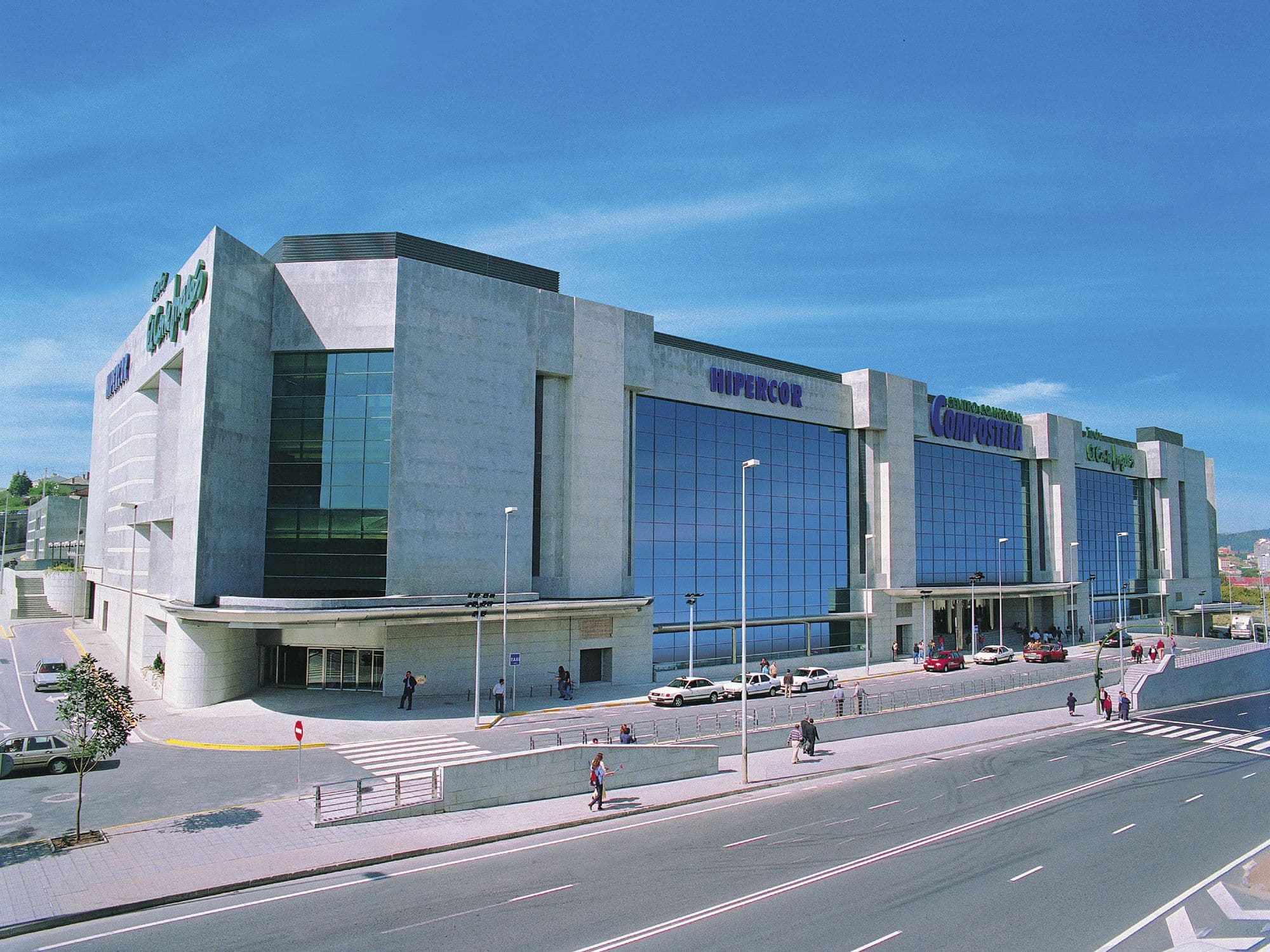 El Monbus Obradoiro, presente en El Corte Inglés de Santiago
