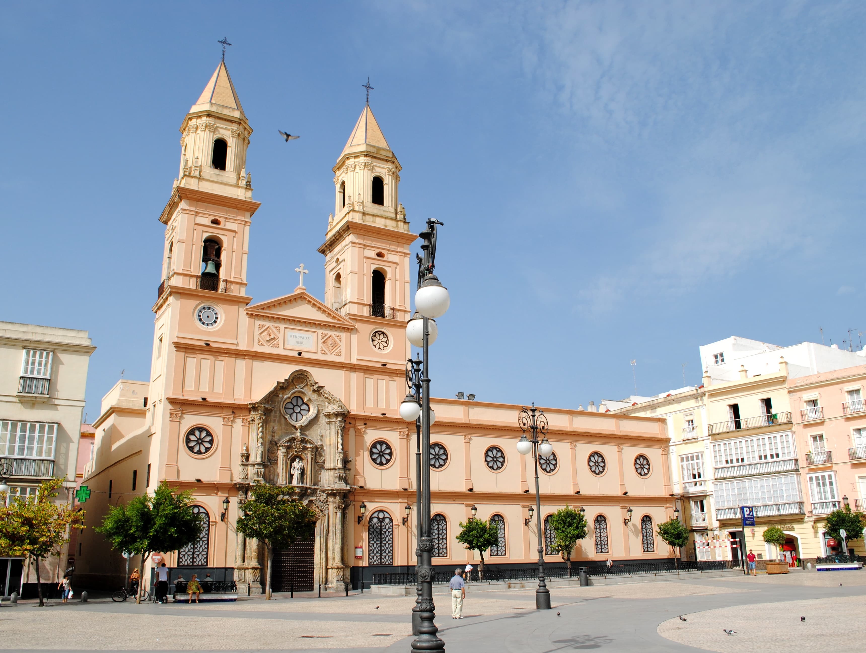 File:Iglesia de San Antonio de Padua, Cádiz.jpg - Wikimedia Commons