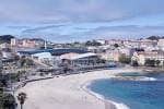 Vista panorámica de la playa de Riazor y la ciudad de A Coruña