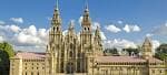 Vista panorámica de la Catedral de Santiago de Compostela y el entorno urbano