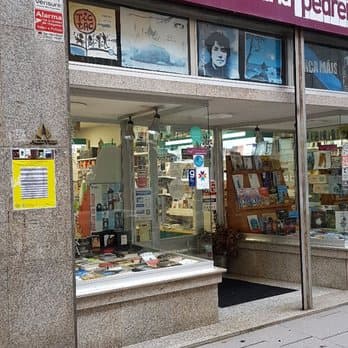 Fachada de la Libraría Pedreira con escaparate