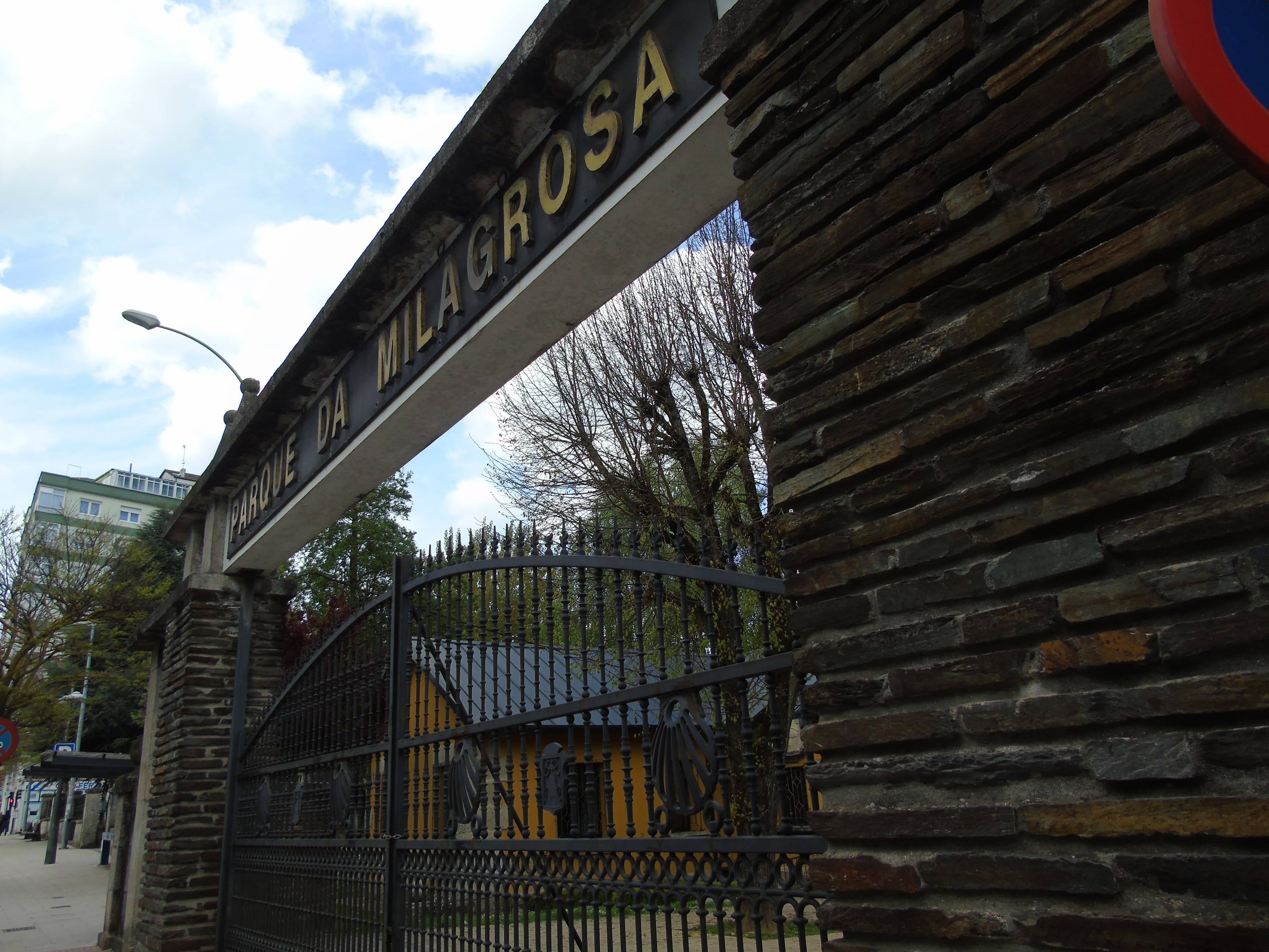 Entrada principal al Parque da Milagrosa