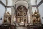 Interior de la iglesia del convento con nave central y altar mayor