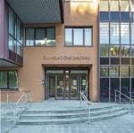 Entrada principal de la Facultad de Relaciones Laborales