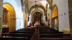 Interior de la nave de la Iglesia de Santa María Salomé con bancos y altar