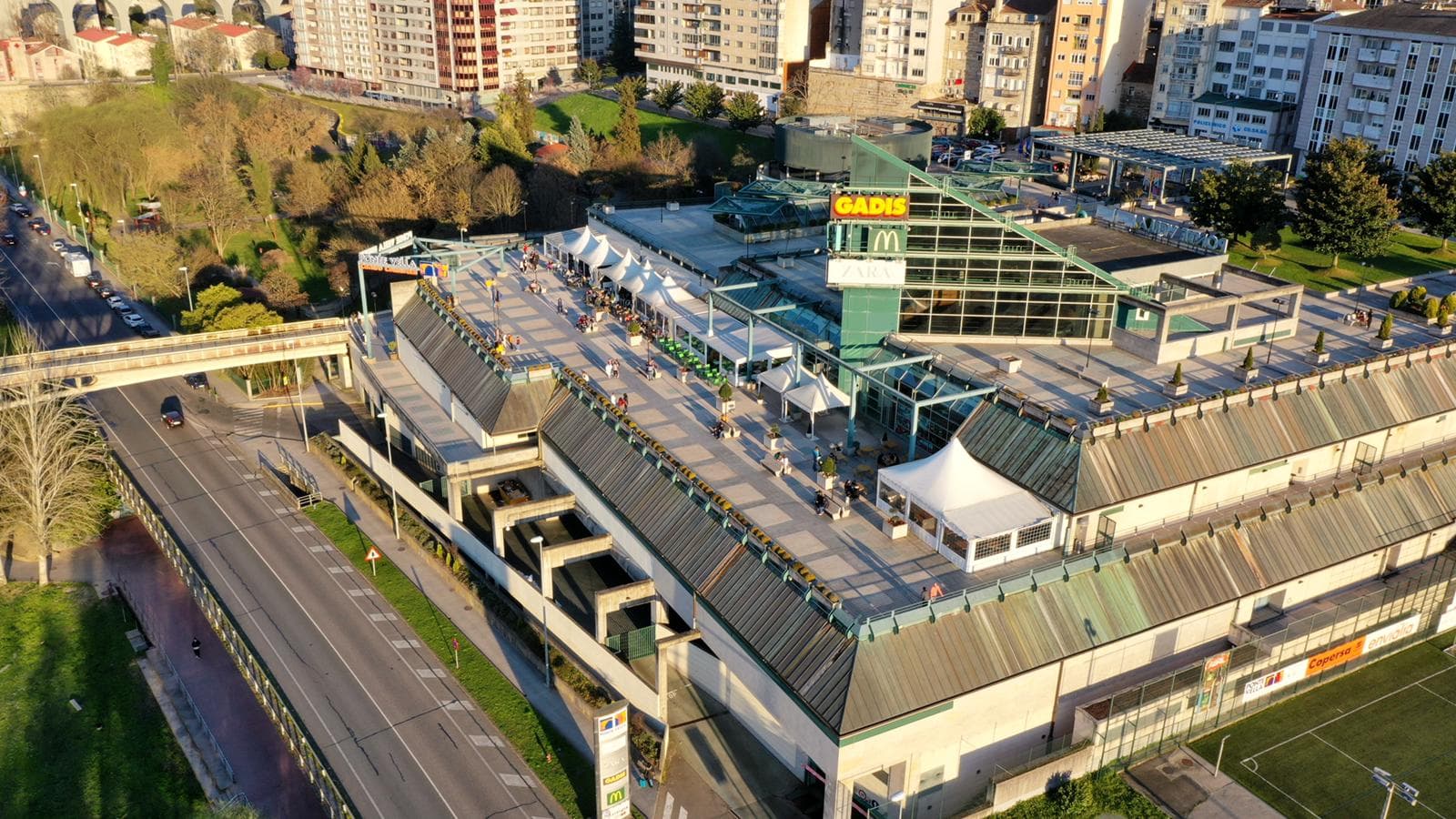 Vista aérea general del Centro Comercial Ponte Vella