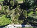 Diseño intrincado de los jardines formales del Pazo de Mariñán desde una perspectiva aérea