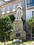 Estatua de Alfonso II, el primer rey peregrino, en Santiago de Compostela