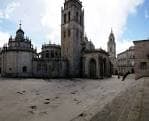 Panorámica de la Praza de Santa María con la Catedral de Lugo al fondo